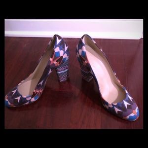 Glamorous Unique pumps! Never worn!